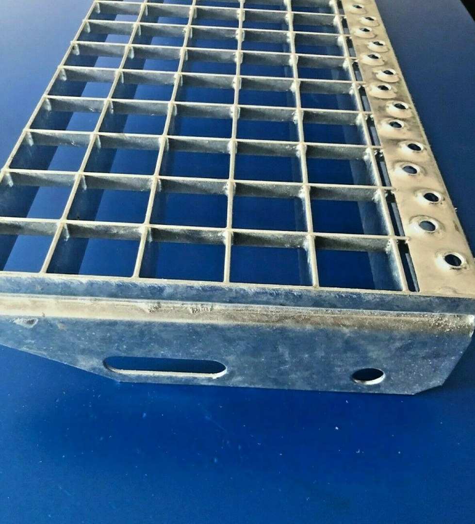 Edelstahl Gitterroststufe EP-Stufe 1.4301 600 x 270 mm 60 x 27 cm 30/30mm